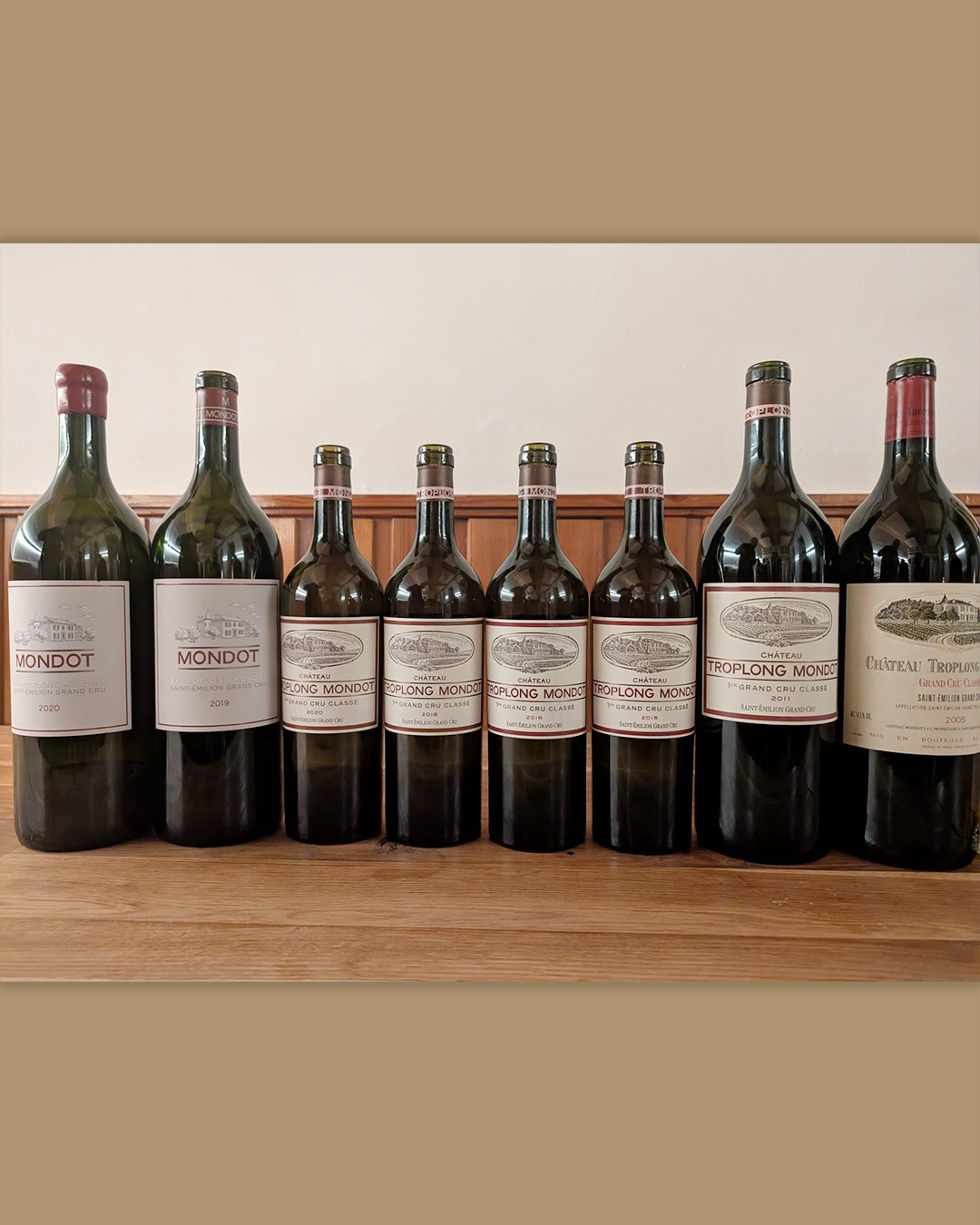 Wine & Dine Troplong Mondot Weinflaschen Mehrere Weinflaschen von Chateau Troplong Mondot.