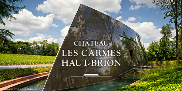 Header Les Carmes Haut-Brion Eingang zum Weinkeller von Les Carmes Haut-Brion mit Logo